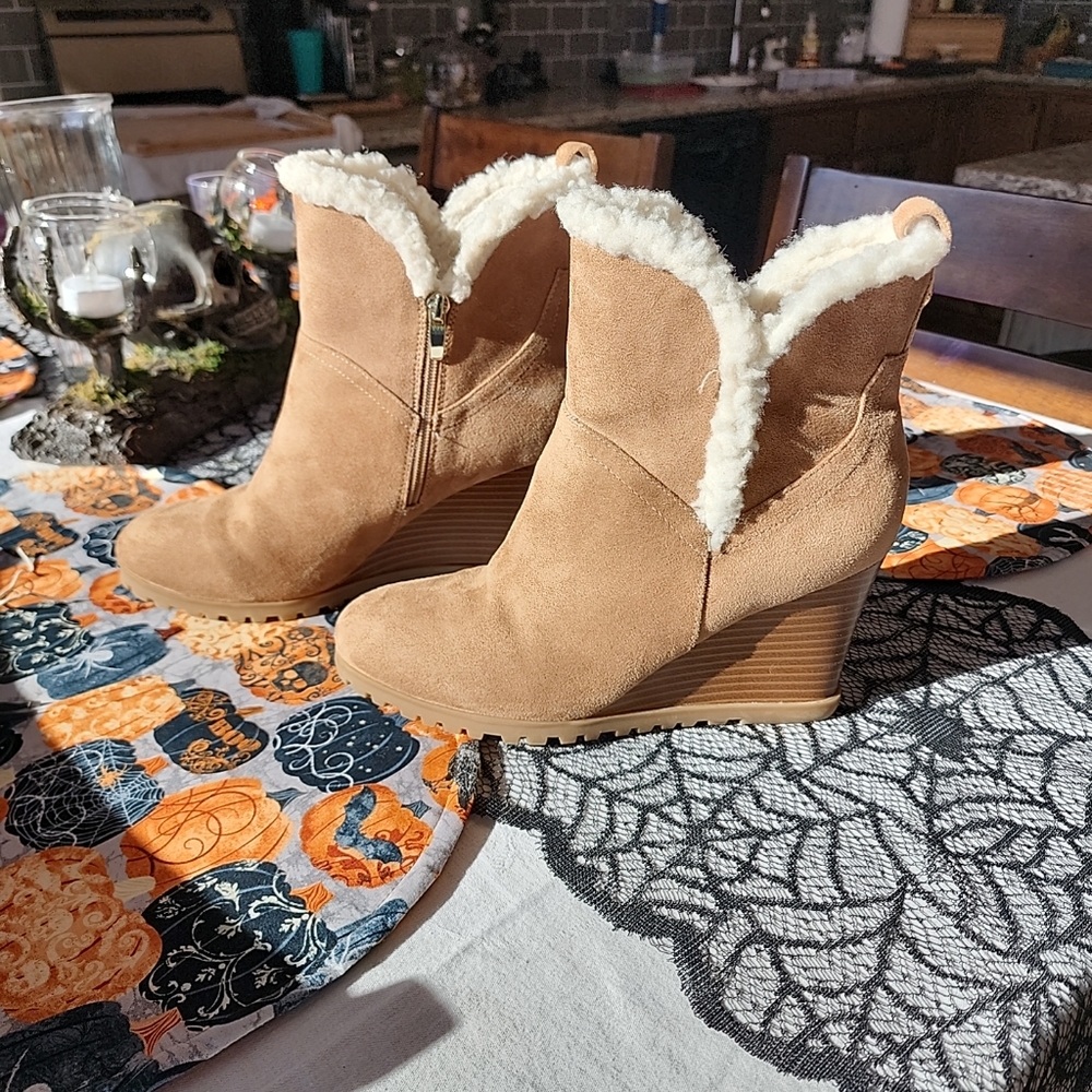 NEW Nine West Wedge Ankle boots, sherpa lined, Sz 8.5